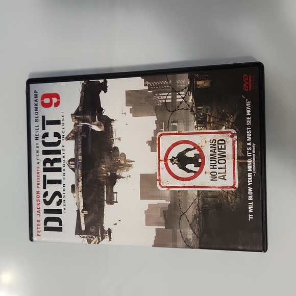 District 9 DVD - Picture 1 of 5